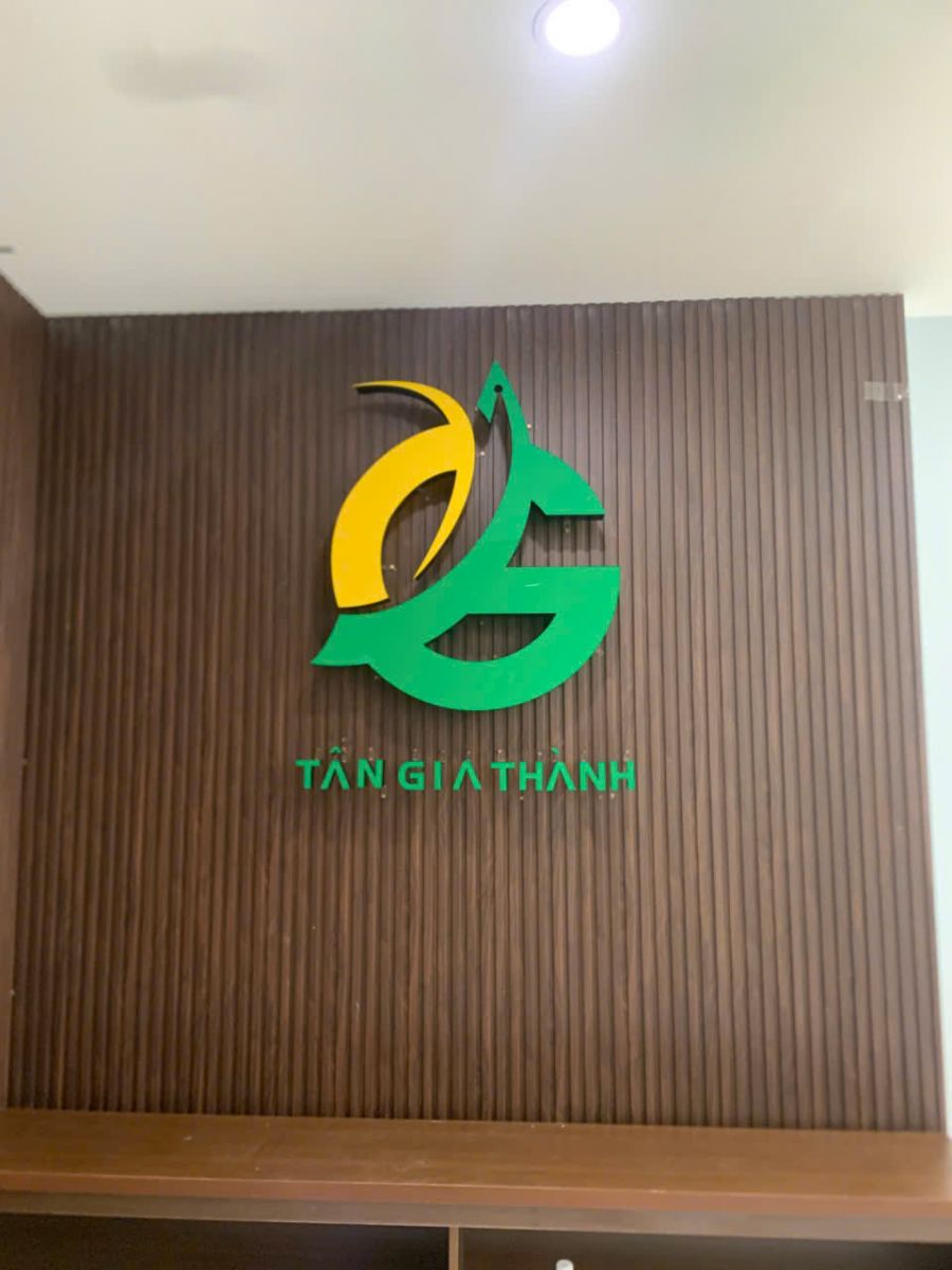 thi cong bo chu logo va hop den hut noi cho khach hang